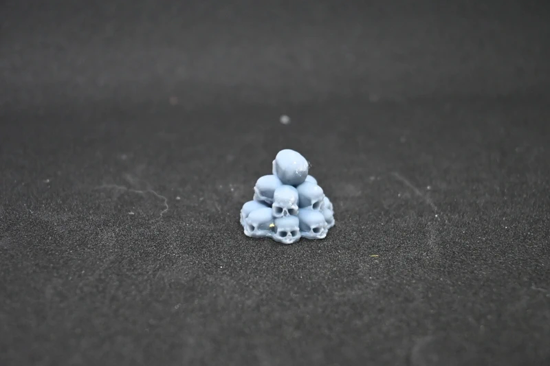 Tas de crânes en résine – Décors / Objectif Wargame 28mm (Non peint) – Image 2